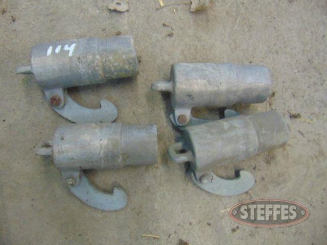 (4) 3- pipe plugs, latch _1.jpg